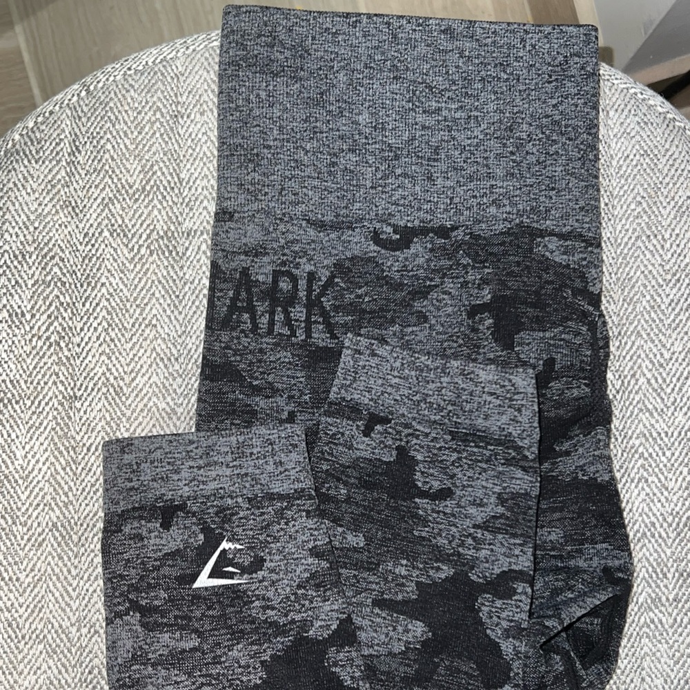 Gymshark camo seamless leggings— black— medium